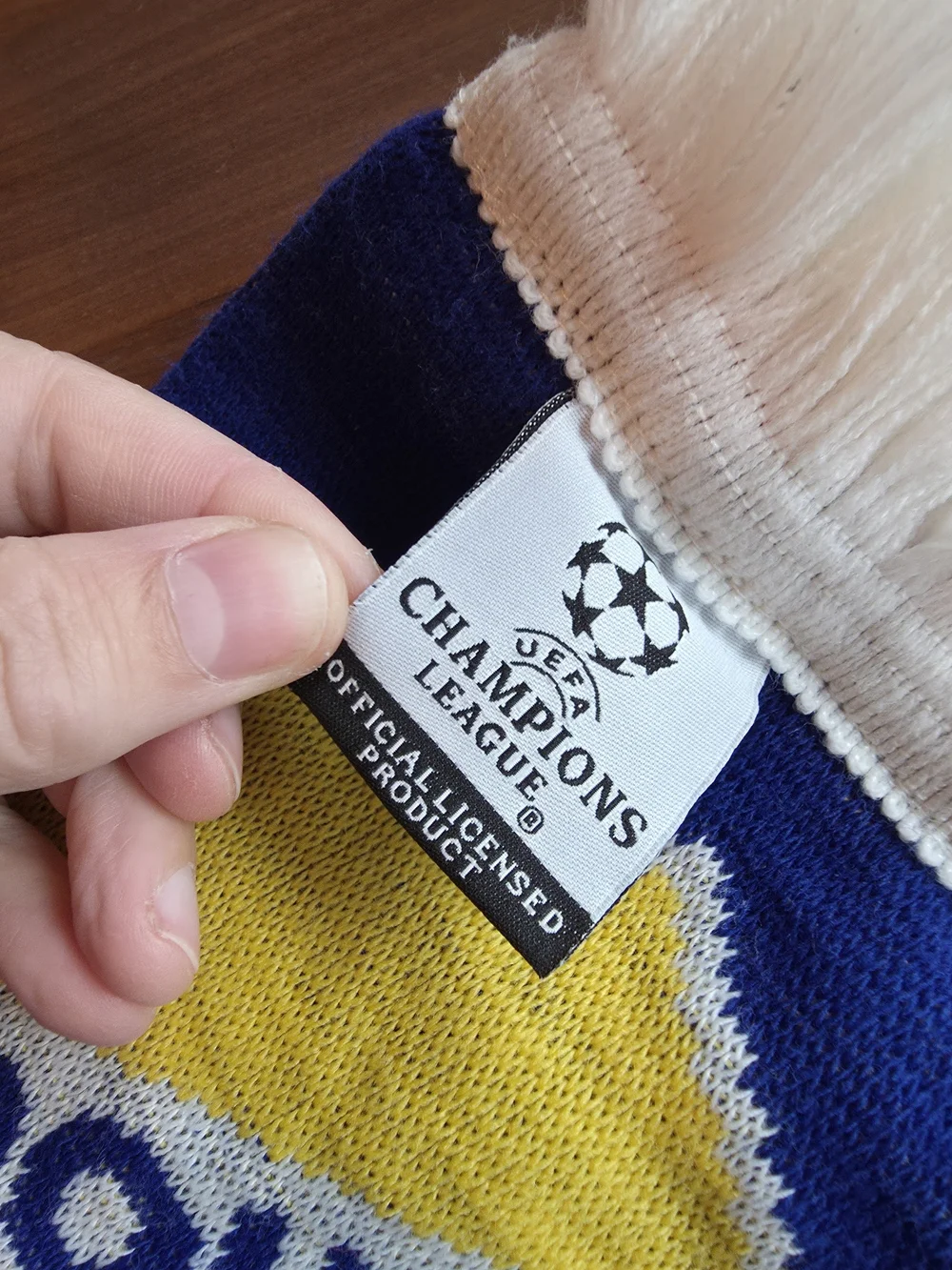 UEFA Champions League 2011 Red & Blue Scarf Soccer Apoel FC Donbass Arena